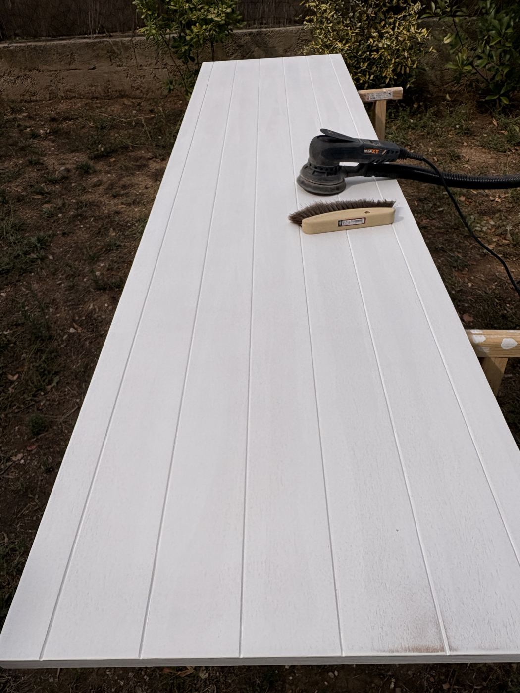 Volet fini avec sa peinture blanche